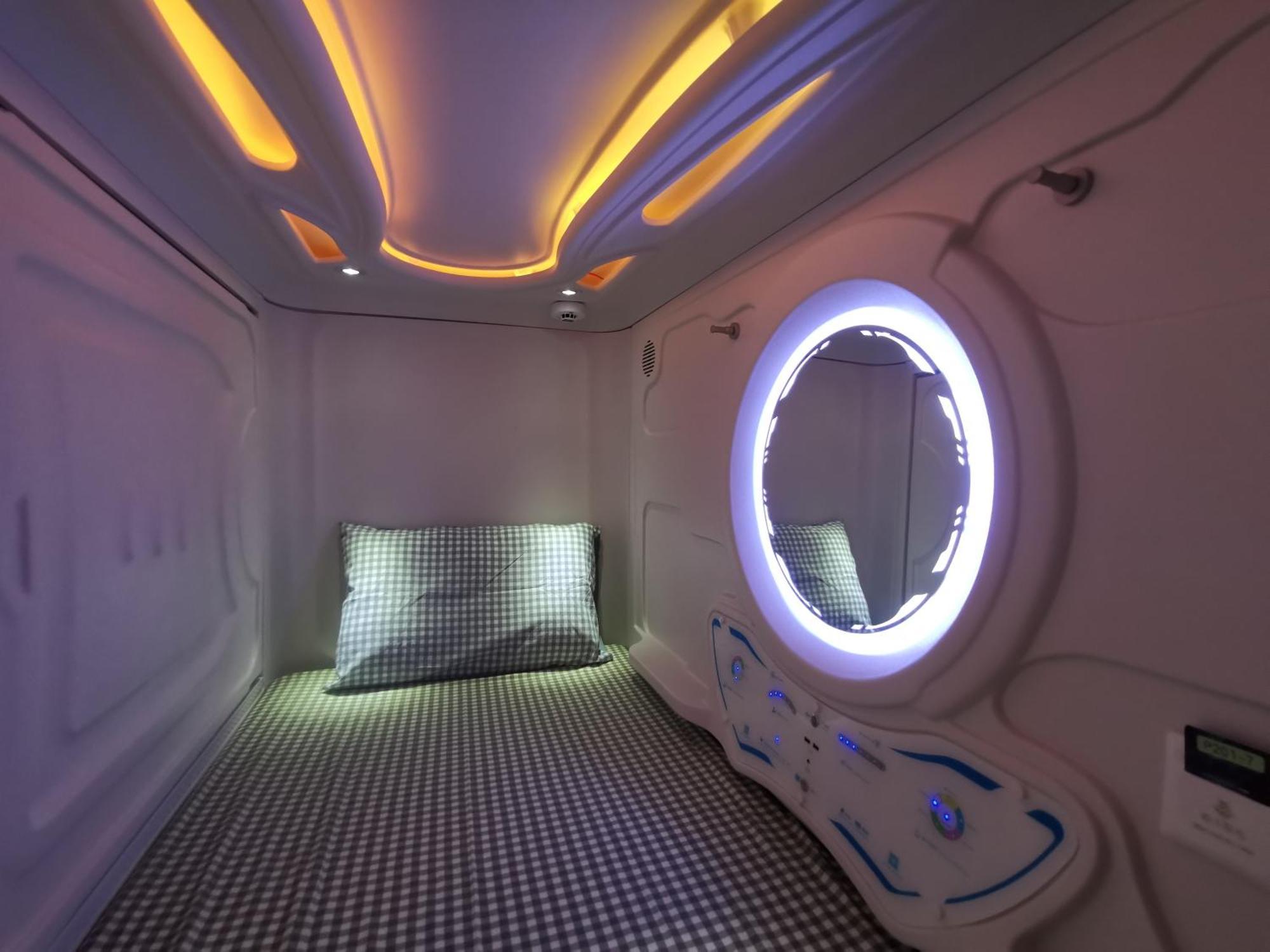 橙舍太空艙 Tw Capsule Hostel Тайбэй Экстерьер фото