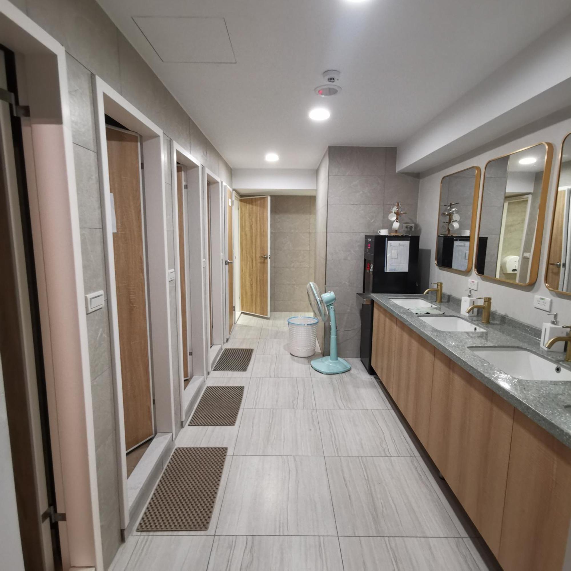 橙舍太空艙 Tw Capsule Hostel Тайбэй Экстерьер фото