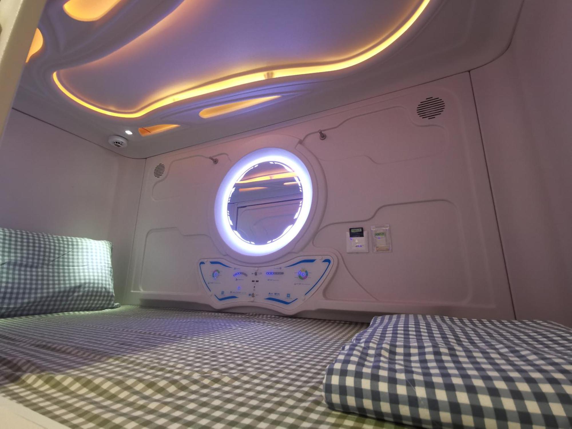 橙舍太空艙 Tw Capsule Hostel Тайбэй Экстерьер фото