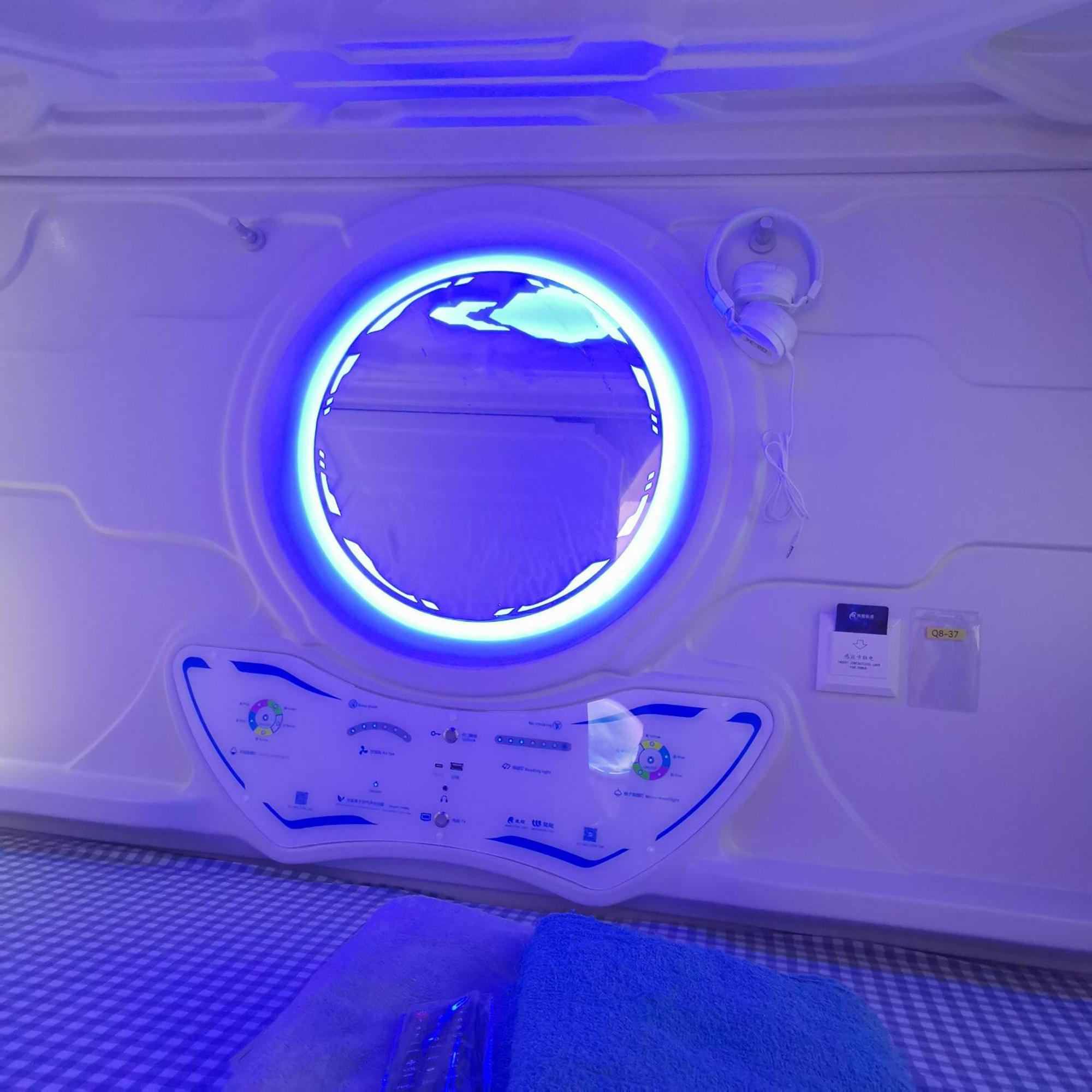 橙舍太空艙 Tw Capsule Hostel Тайбэй Экстерьер фото